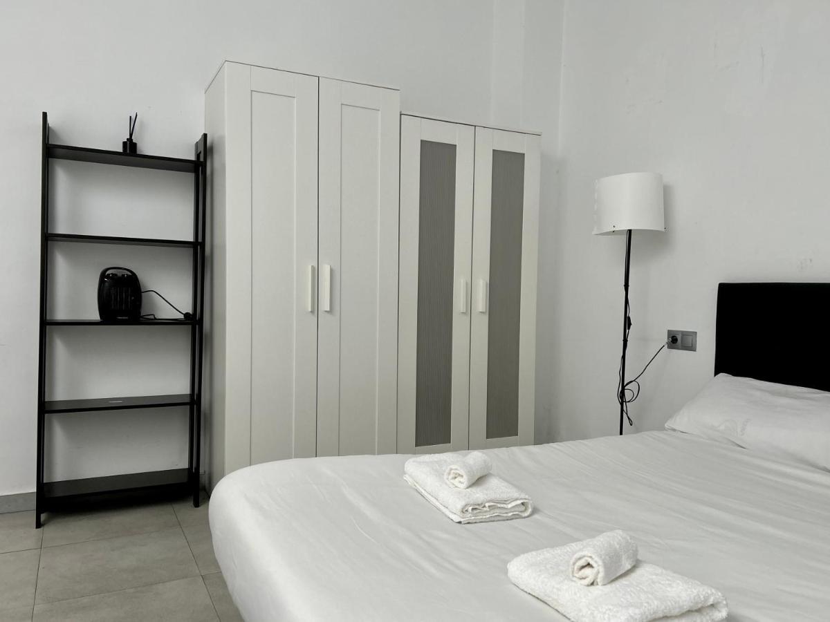 Hostel Ramon Lujan 91 มาดริด ภายนอก รูปภาพ