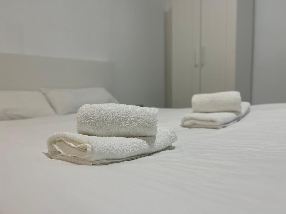 Hostel Ramon Lujan 91 มาดริด ภายนอก รูปภาพ