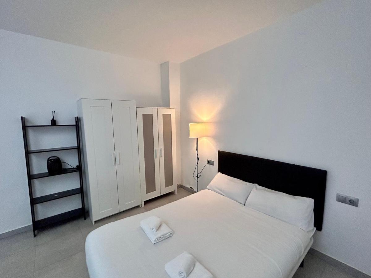 Hostel Ramon Lujan 91 มาดริด ภายนอก รูปภาพ